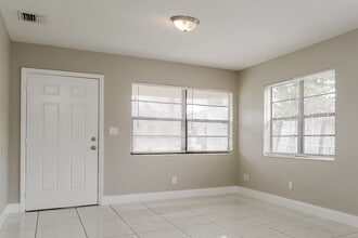 5201 SW 24th St in West Park, FL - Building Photo - Building Photo