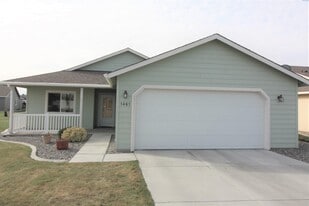1461 Larkspur Dr in Richland, WA - Building Photo