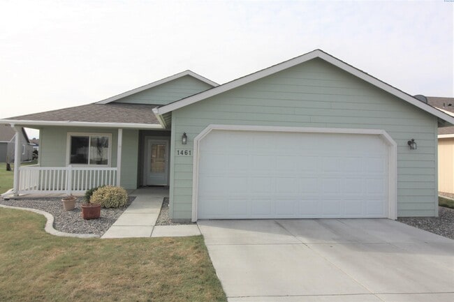 property at 1461 Larkspur Dr