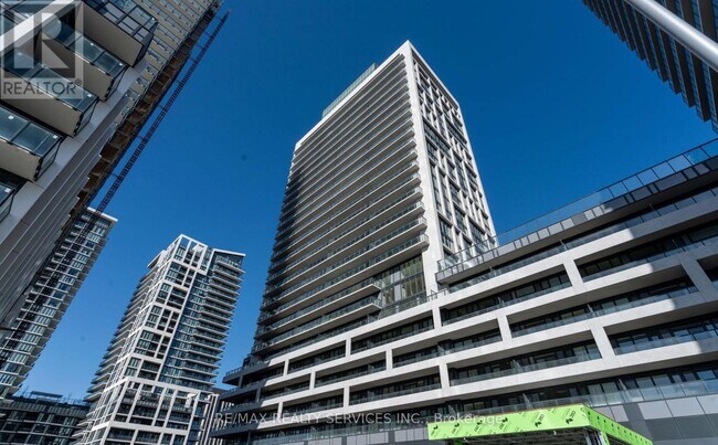 8960-8960 Jane St in Vaughan, ON - Building Photo - Building Photo
