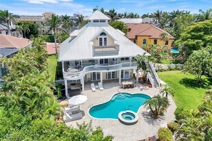 203 San Mateo Dr in Bonita Springs, FL - Building Photo