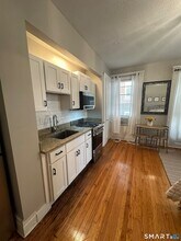 1220 Chapel St, Unit 9 in New Haven, CT - Building Photo - Building Photo