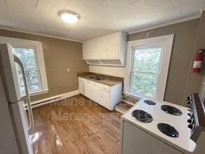 113 Jackson St-Unit -Apt. 4 in Bangor, ME - Foto de edificio - Building Photo