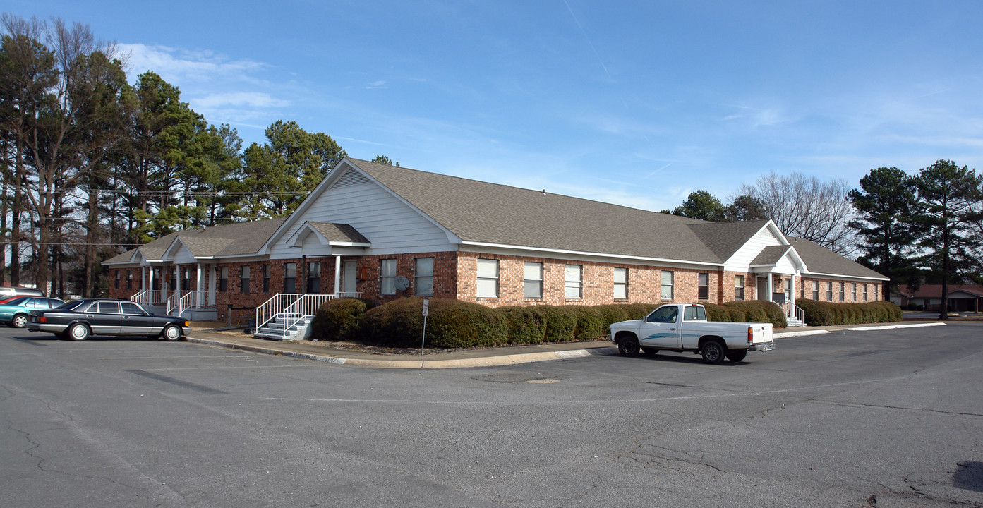 1300 W Main St in Jacksonville, AR - Foto de edificio