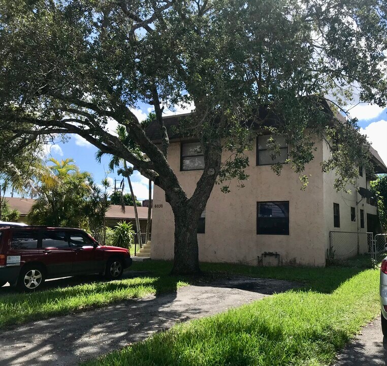6030 SW 32nd St, Unit 3 in Miramar, FL - Foto de edificio