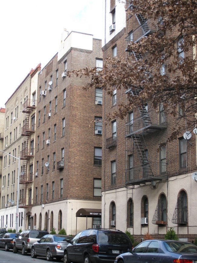 141 E 19th St in Brooklyn, NY - Foto de edificio - Building Photo