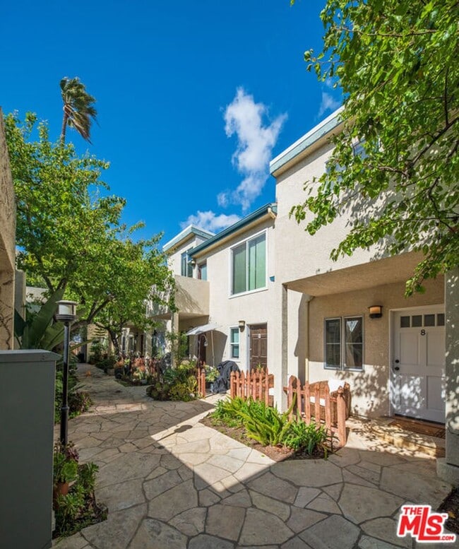 121 Strand St in Santa Monica, CA - Building Photo - Building Photo