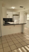 416 Lakeside Dr in Margate, FL - Foto de edificio - Building Photo
