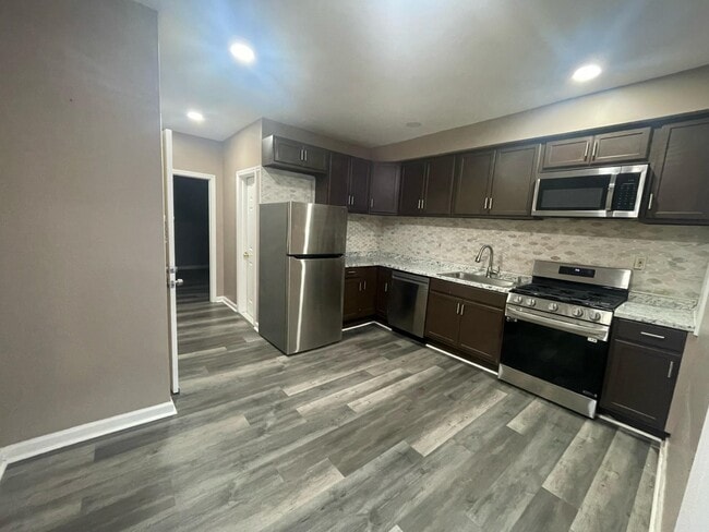 637 Newark Ave in Jersey City, NJ - Building Photo - Building Photo