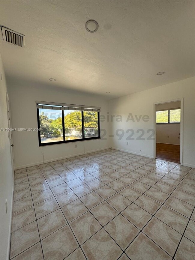 350 Madeira Ave, Unit 4 in Coral Gables, FL - Building Photo - Building Photo