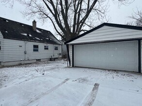 17399 12 Mile Rd in Roseville, MI - Building Photo - Building Photo