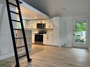 1146 Oakdale Rd NE in Atlanta, GA - Building Photo - Building Photo