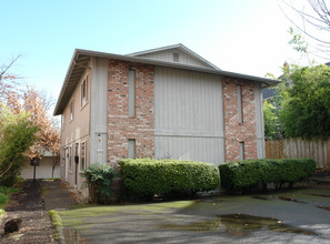 1322 NW 25th Ave in Portland, OR - Building Photo - Building Photo