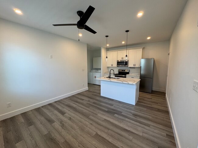 1406 Fletcher Ave, Unit Fountain Square Carriage House Apartment
