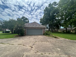 205 N Rushmore Ln in Youngsville, LA - Building Photo - Building Photo