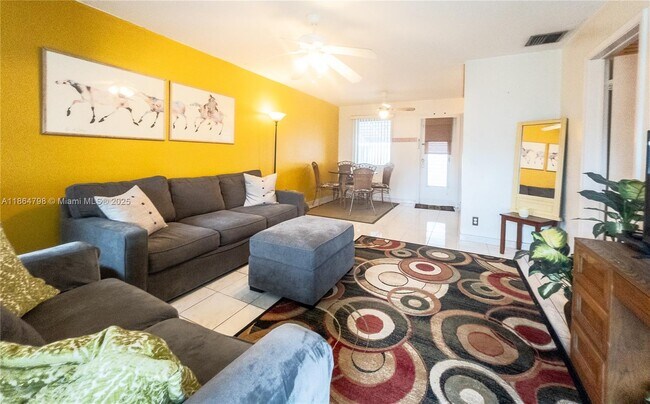 2230 Jackson St in Hollywood, FL - Building Photo - Building Photo