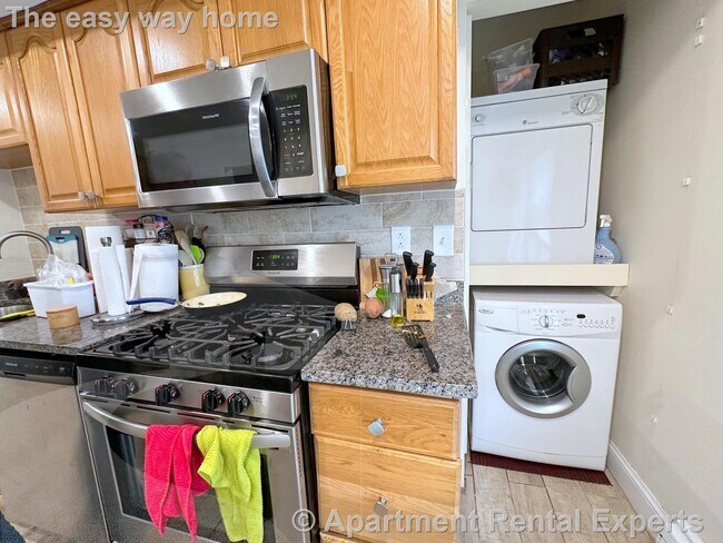 164 Charles St, Unit #2 in Cambridge, MA - Foto de edificio - Building Photo