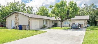 12359 First St in Ft. Myers, FL - Building Photo