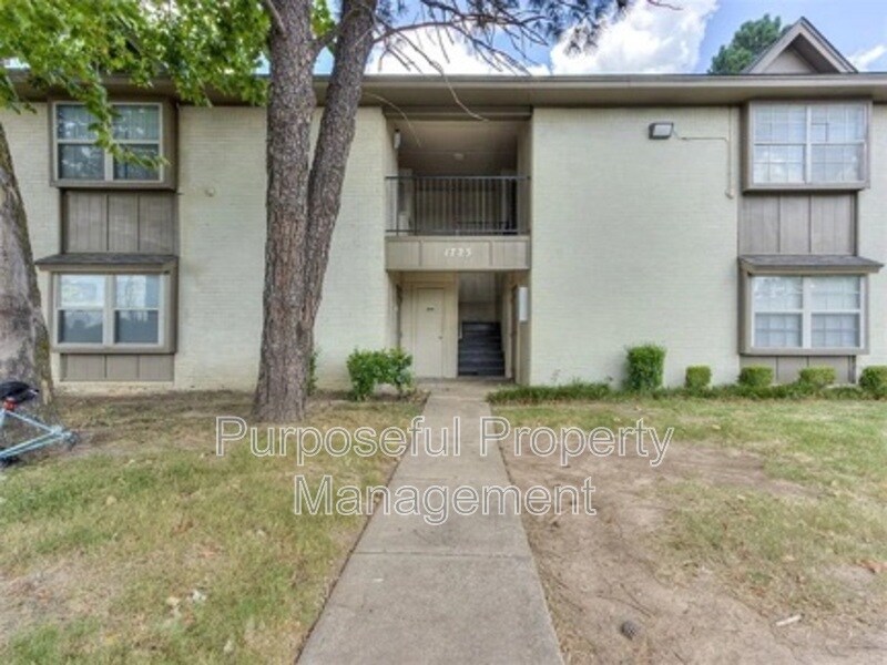 1725 E Lindsey St in Norman, OK - Building Photo
