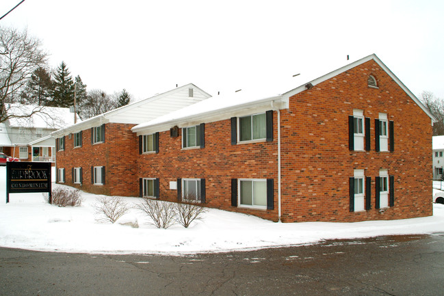 Fairbrook Condos in Northville, MI - Foto de edificio - Building Photo