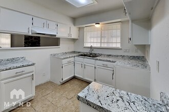 13027 Nature Trail, Unit 2303 in Houston, TX - Foto de edificio - Building Photo