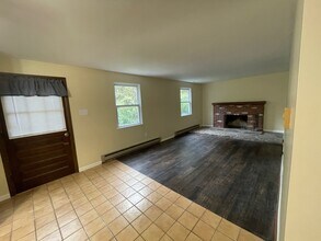 264 Lutz Rd, Unit C in Zelienople, PA - Building Photo - Building Photo