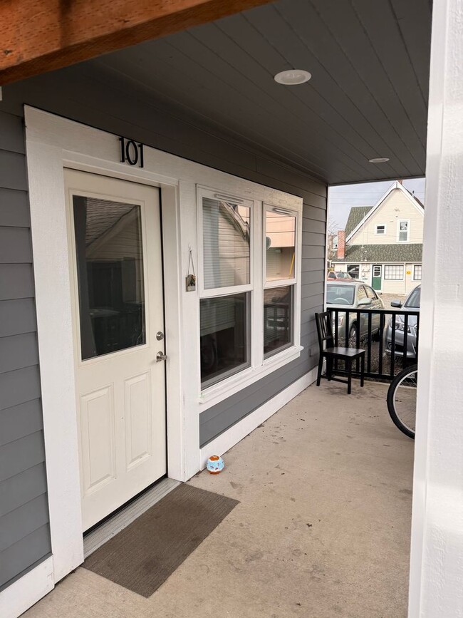 1217 Billy Frank Jr. St in Bellingham, WA - Building Photo - Building Photo