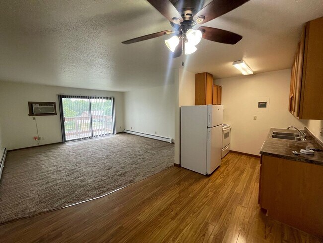 Summerset Apartments in Fargo, ND - Foto de edificio - Building Photo