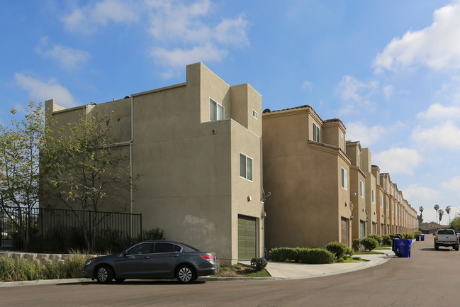 Chollas Creek in San Diego, CA - Foto de edificio - Building Photo