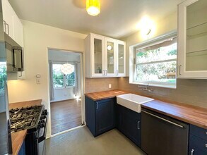 2437 Arthur St in Los Angeles, CA - Foto de edificio - Building Photo