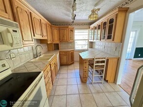3008 NW 69th Ct in Fort Lauderdale, FL - Building Photo - Building Photo