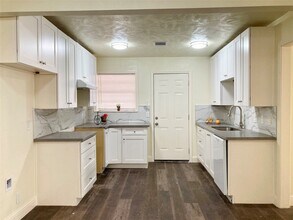 10124 Homestead Rd in Houston, TX - Building Photo - Building Photo