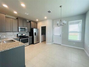 117 Manatee Ln in Niederwald, TX - Building Photo - Building Photo