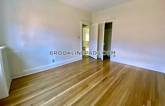 16 Alton Pl in Brookline, MA - Building Photo - Building Photo