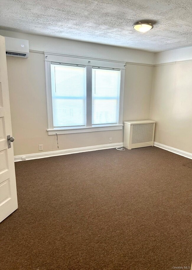 2 Holly Pl in Hastings On Hudson, NY - Building Photo - Building Photo