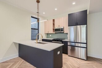 2043 N Humboldt Blvd in Chicago, IL - Building Photo - Building Photo