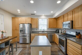 5884 Cedarwood Cmn in Livermore, CA - Building Photo - Building Photo