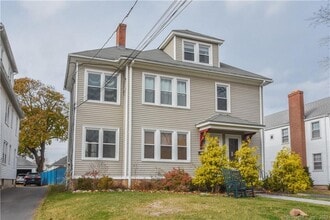 77 Maplewood Ave in West Hartford, CT - Building Photo - Building Photo