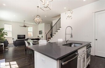 306 NW H St in Bentonville, AR - Building Photo - Building Photo