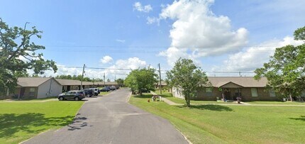 815 E Russell Ave in Welsh, LA - Building Photo - Building Photo