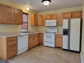 2006 Greystone Dr in Lebanon, PA - Foto de edificio - Building Photo