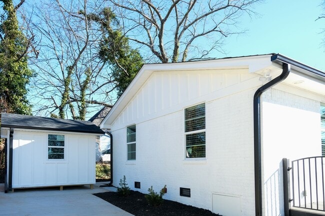 208 S Leach St in Greenville, SC - Building Photo - Building Photo