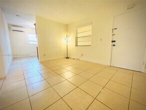 47 NW 47th Ave in Miami, FL - Building Photo - Building Photo