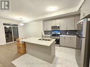 948 Eileen Vollick Cres in Ottawa, ON - Building Photo - Building Photo