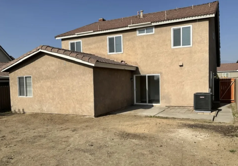 14205 Woodland Dr in Fontana, CA - Building Photo