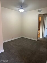 5081 River Glen Dr, Unit 120 in Las Vegas, NV - Building Photo - Building Photo