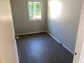 2434 Reynolds Ave SW in Cedar Rapids, IA - Building Photo - Building Photo