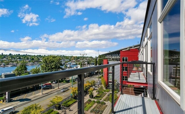 property at 2960 Eastlake Ave E