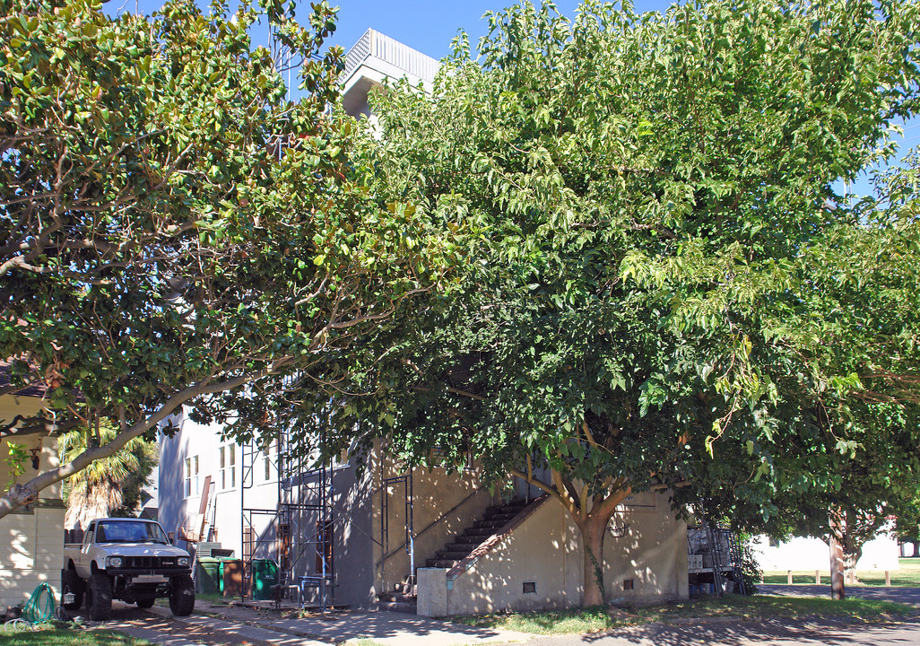 141 Harkness Ave in Courtland, CA - Foto de edificio