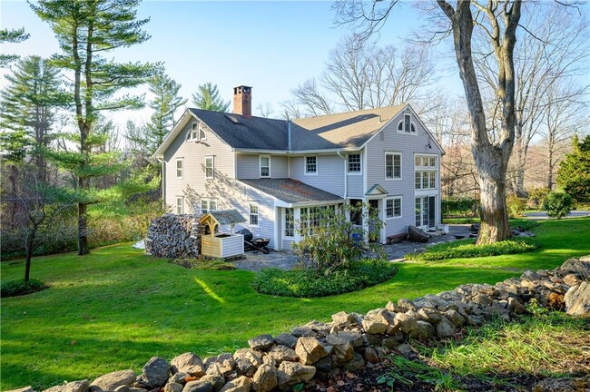 187 Salem Rd in Pound Ridge, NY - Foto de edificio - Building Photo